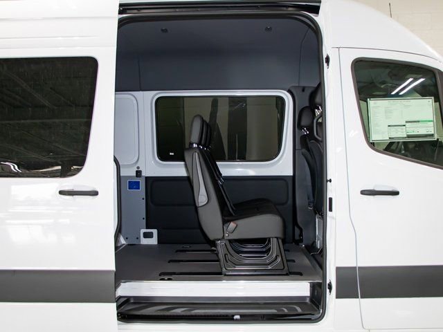 Used 2024 Mercedes-Benz Sprinter 2500 image 3