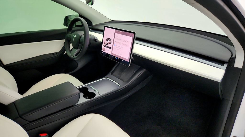 Used 2021 Tesla Model Y Long Range AWD/4WD image 30