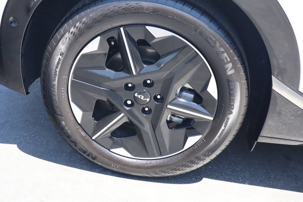 Used 2025 Kia EV6 Wind RWD image 11
