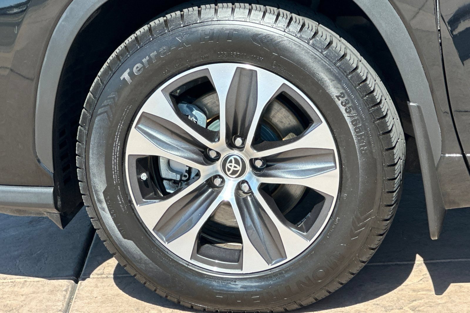 Used 2022 Toyota Highlander XLE AWD/4WD image 33