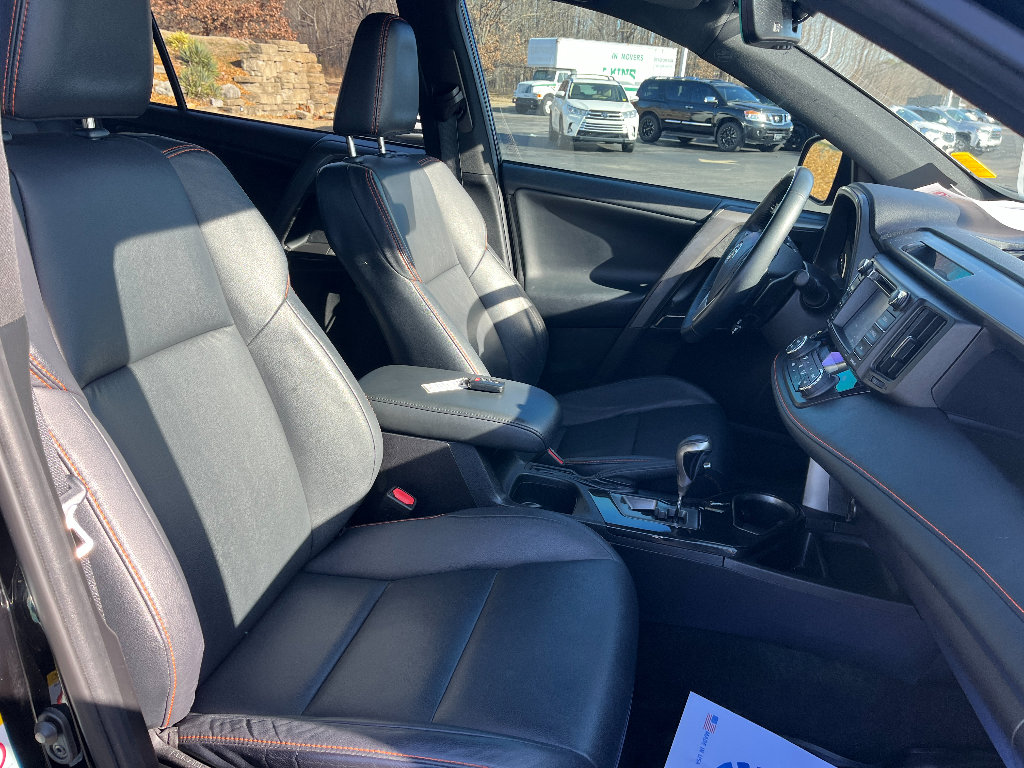 Used 2018 Toyota RAV4 SE w/ Power Extra Value Package image 36