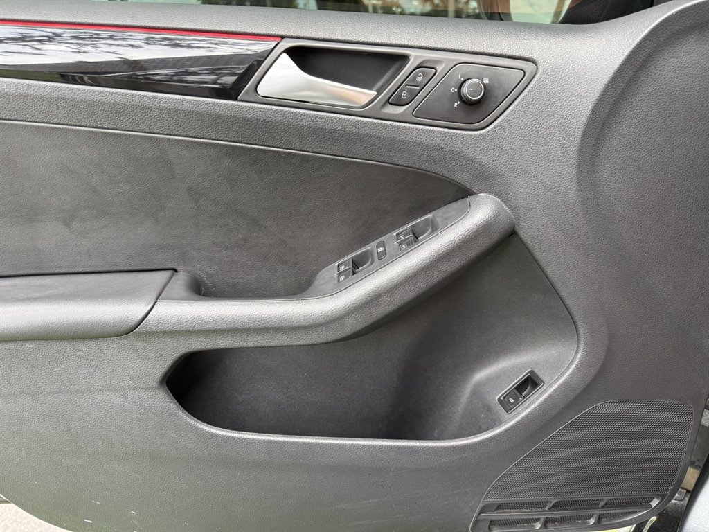 Used 2018 Volkswagen Jetta GLI FWD image 22