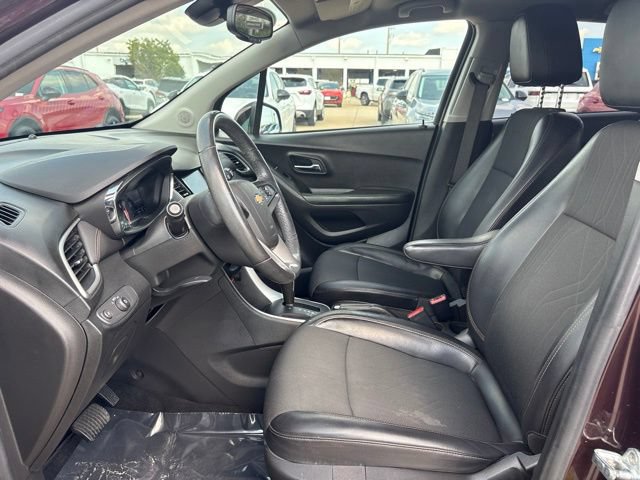 Used 2022 Chevrolet Trax LT w/ LT Convenience Package AWD/4WD image 11