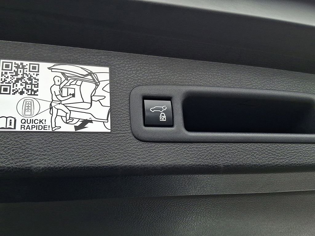 Used 2021 Toyota Sienna Limited image 32