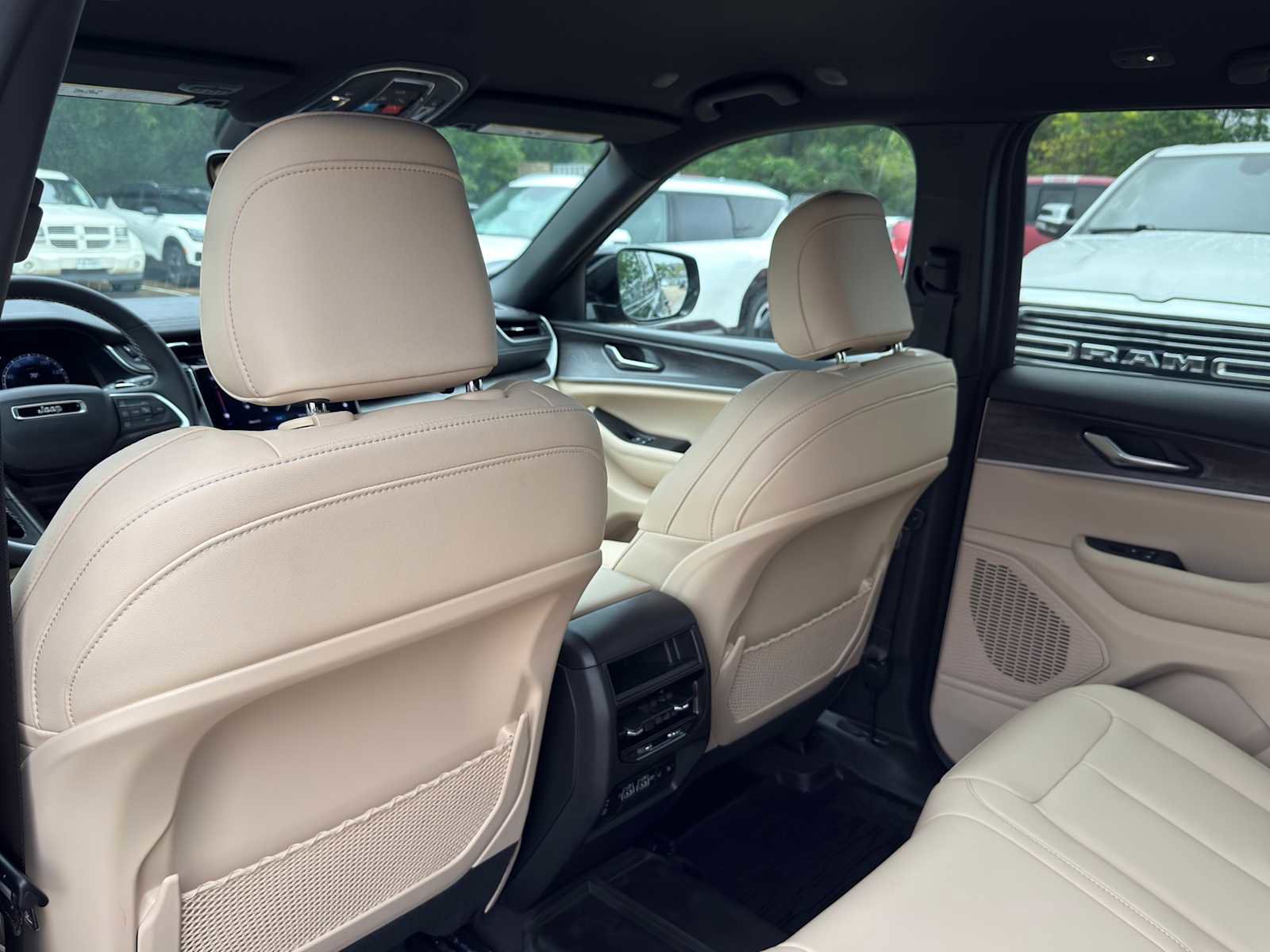 Used 2024 Jeep Grand Cherokee Limited AWD/4WD image 21