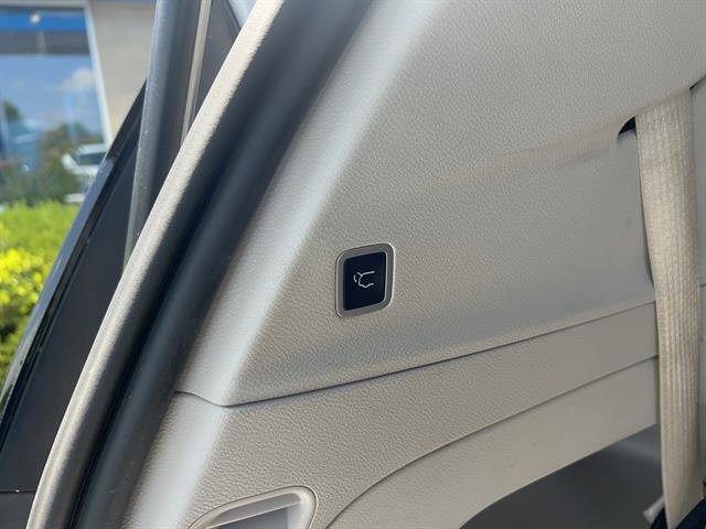 Used 2024 Chrysler Pacifica Touring-L FWD image 21