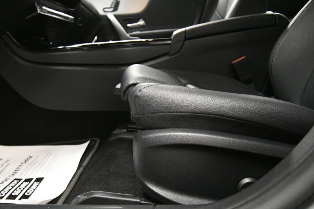 Used 2025 Mercedes-Benz CLA 250 4MATIC image 11