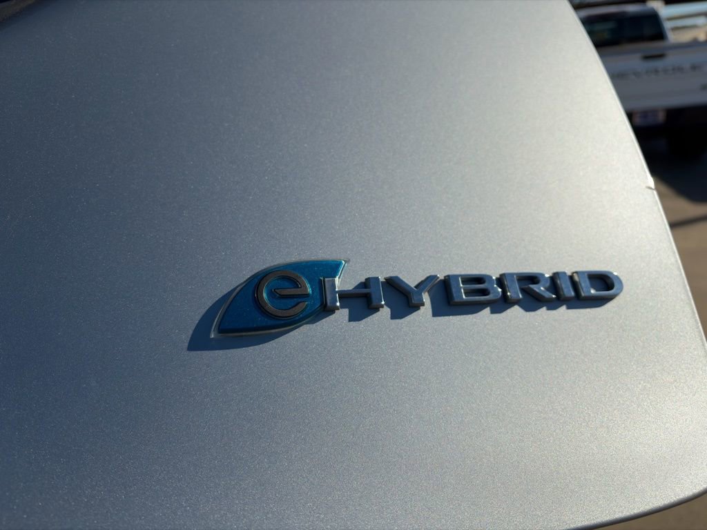 Used 2023 Chrysler Pacifica Touring-L image 8