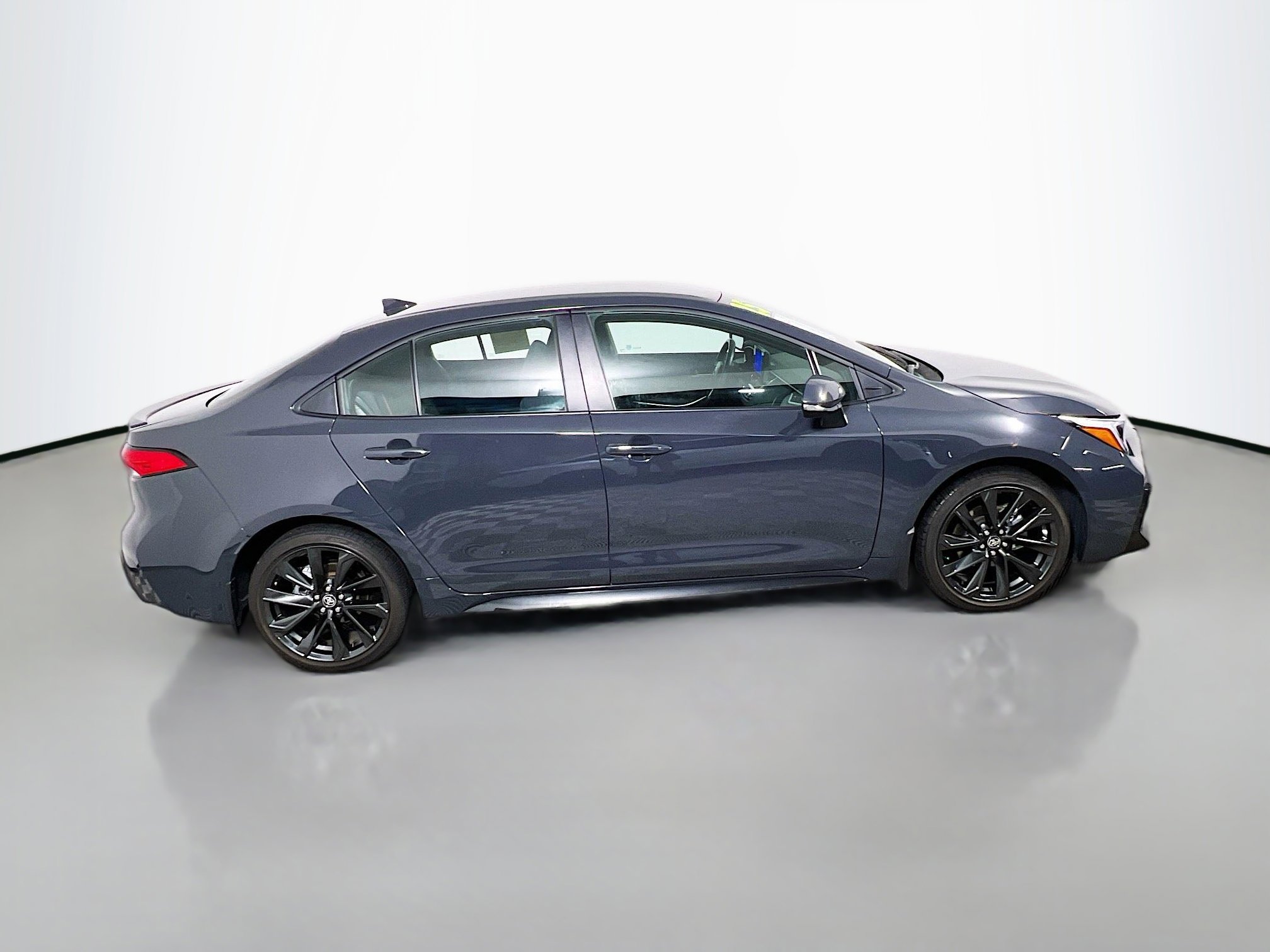 Used 2025 Toyota Corolla SE image 3