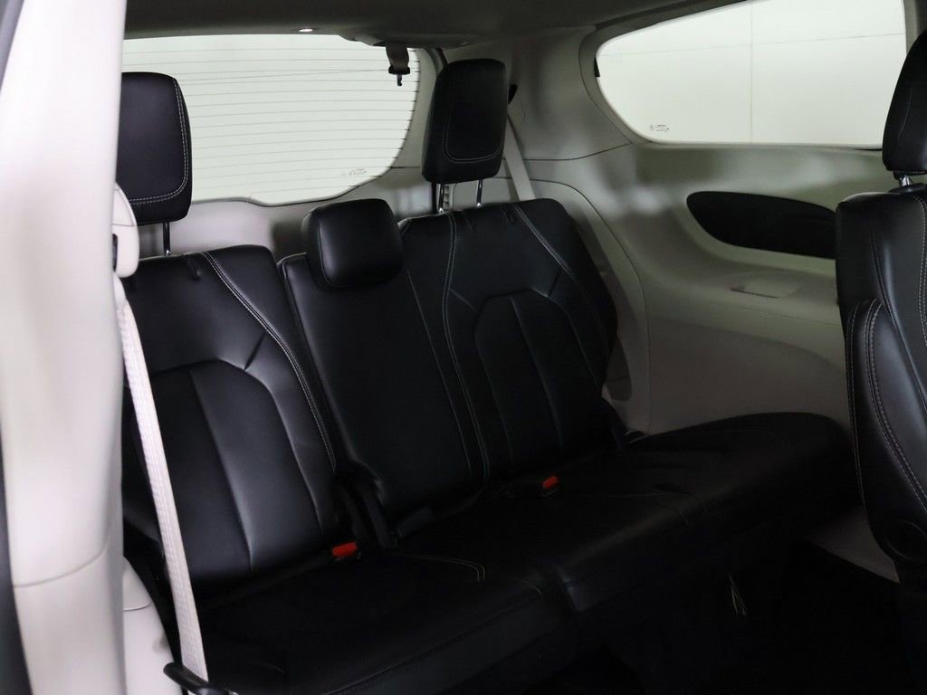 Used 2024 Chrysler Pacifica Touring-L FWD image 36