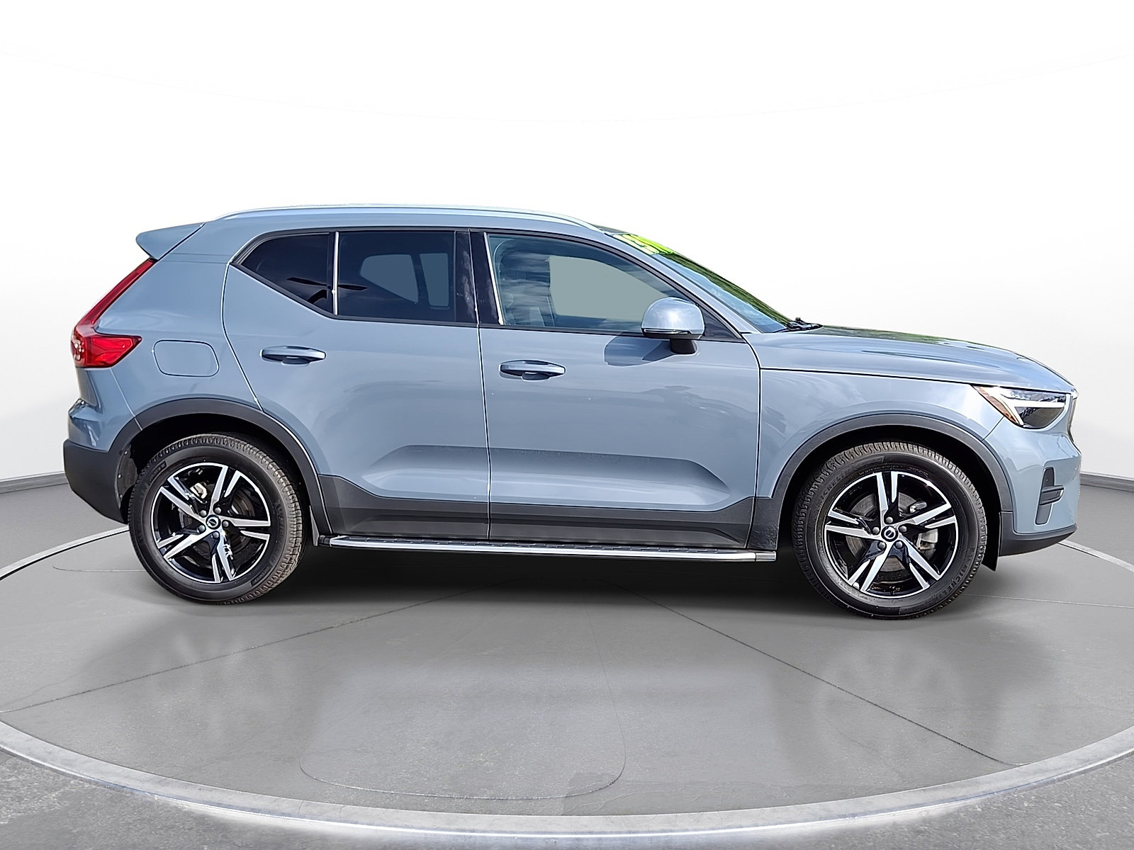 Used 2023 Volvo XC40 B5 Core AWD/4WD image 9