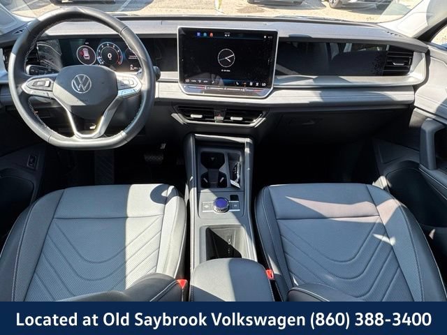 Used 2025 Volkswagen Tiguan SE AWD/4WD image 14