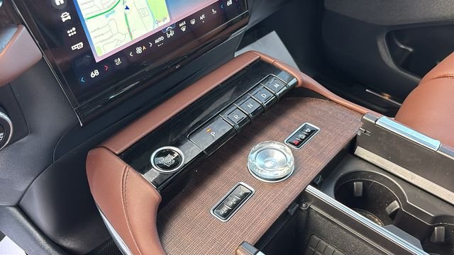 Used 2025 Lincoln Navigator Reserve AWD/4WD image 21