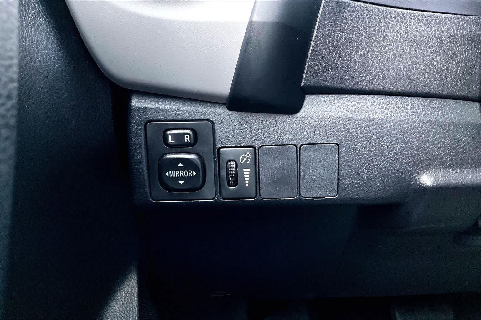 Used 2018 Toyota Corolla LE FWD image 33