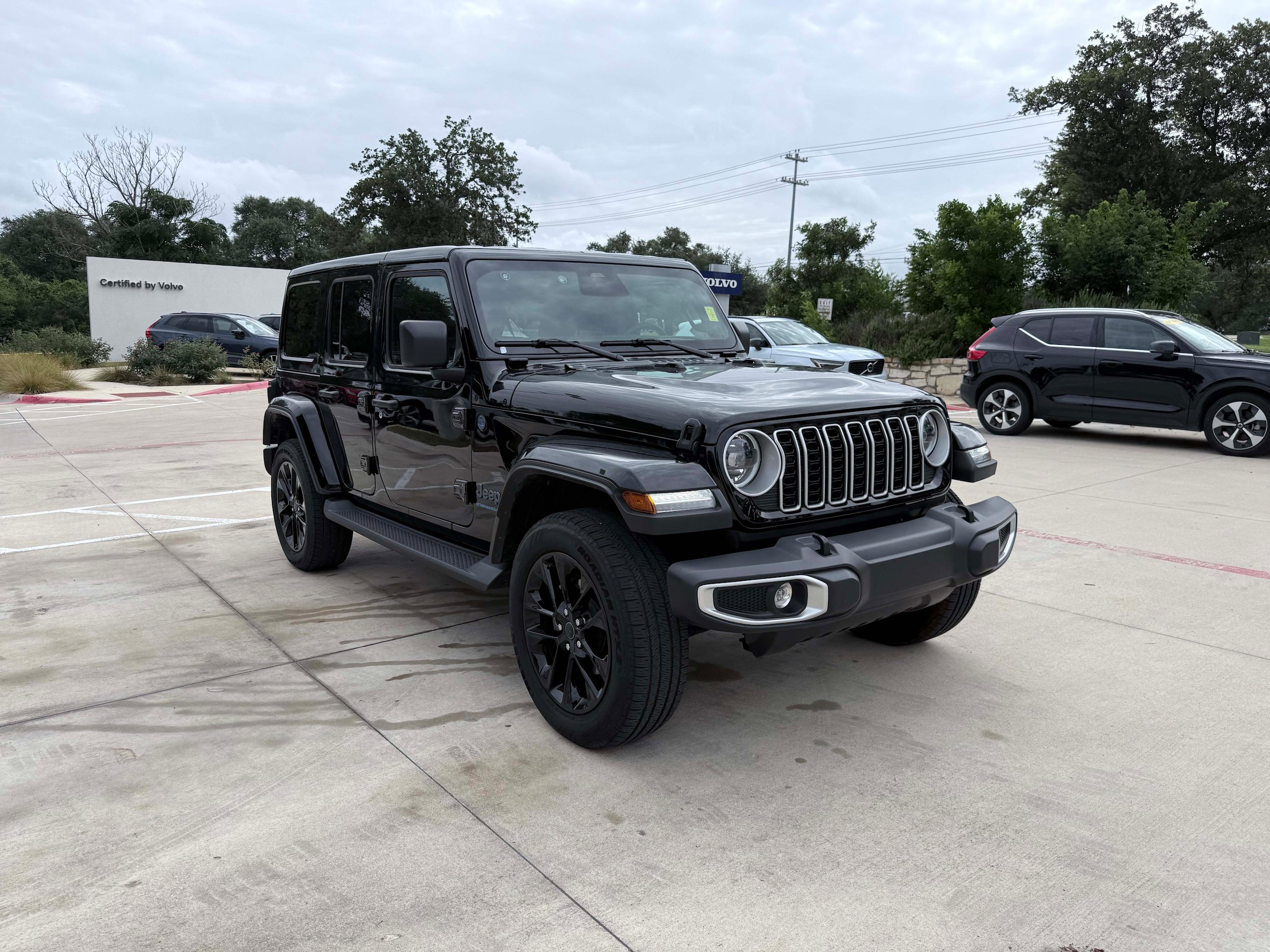Used 2025 Jeep Wrangler Unlimited Sahara AWD/4WD image 7