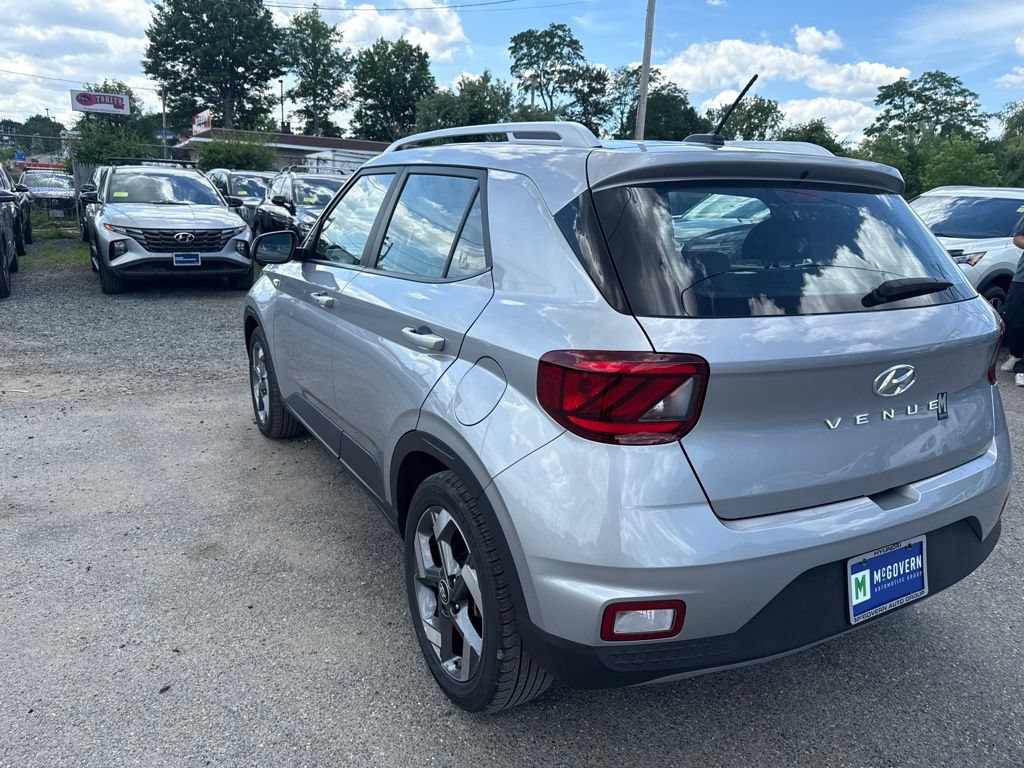 Used 2025 Hyundai Venue SEL FWD image 7