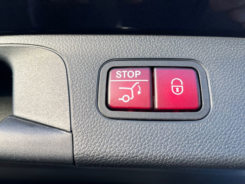 Certified 2022 Mercedes-Benz GLC 300 4MATIC w/ AMG Line image 19