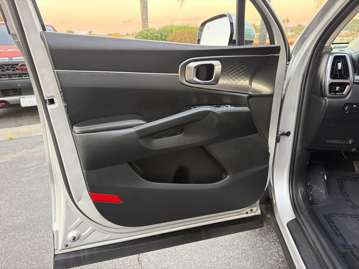 Used 2022 Kia Sorento S FWD image 27