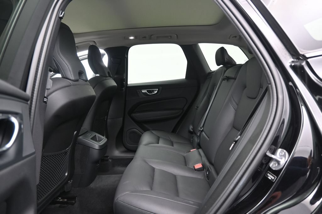 Certified 2024 Volvo XC60 B5 Plus w/ Climate Package AWD/4WD image 15