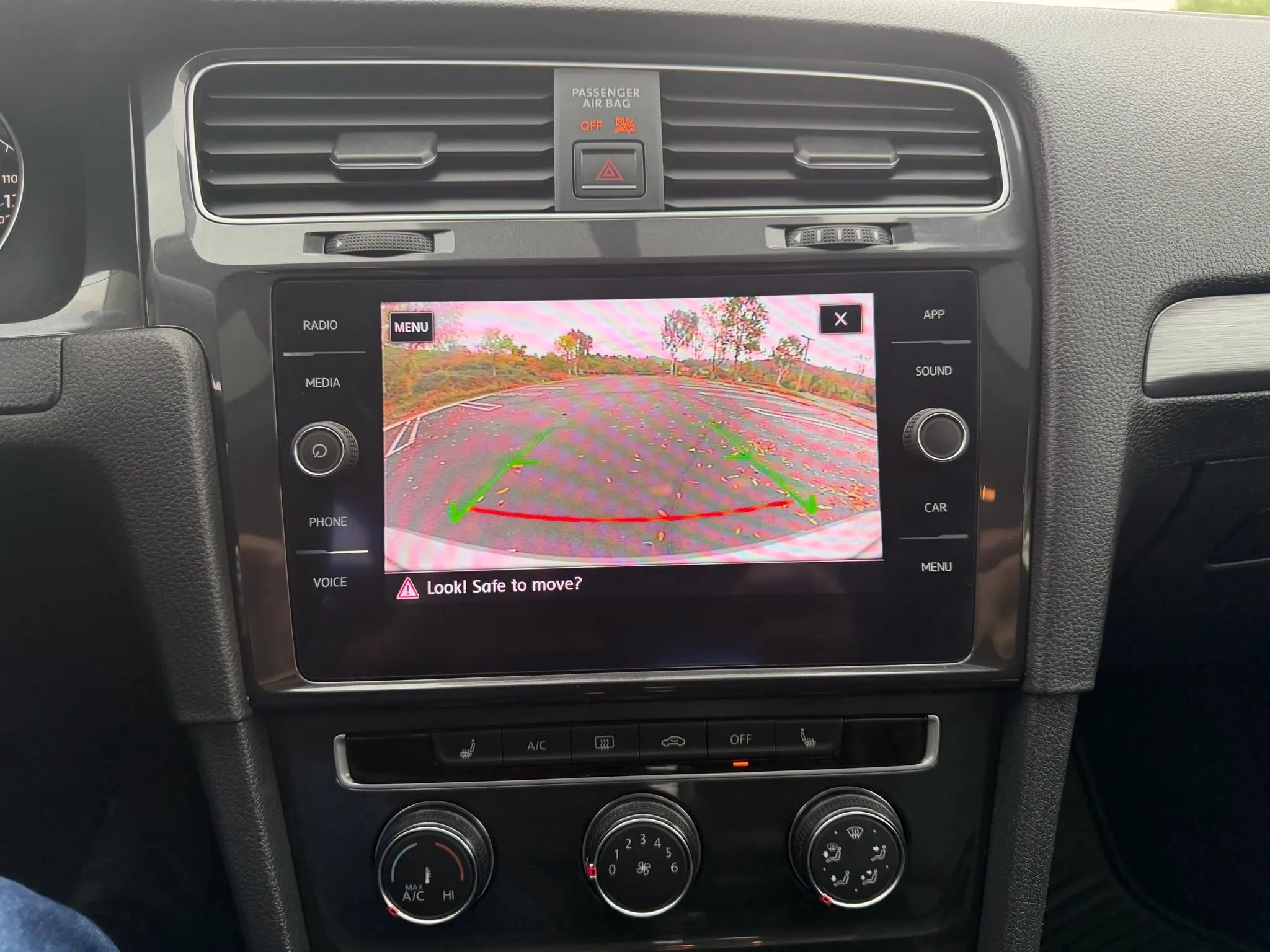 Used 2018 Volkswagen Golf SE image 28