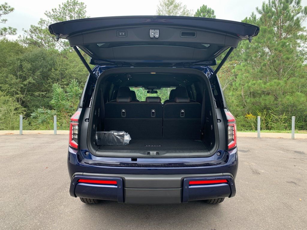 New 2026 Nissan Armada SL w/ Captain's Chari Seat Package image 5