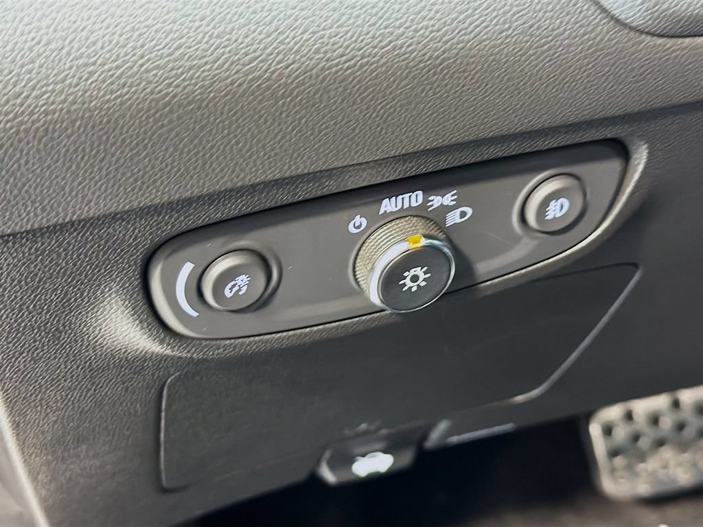 Used 2023 Buick Encore GX Select w/ Sport Touring Package AWD/4WD image 12