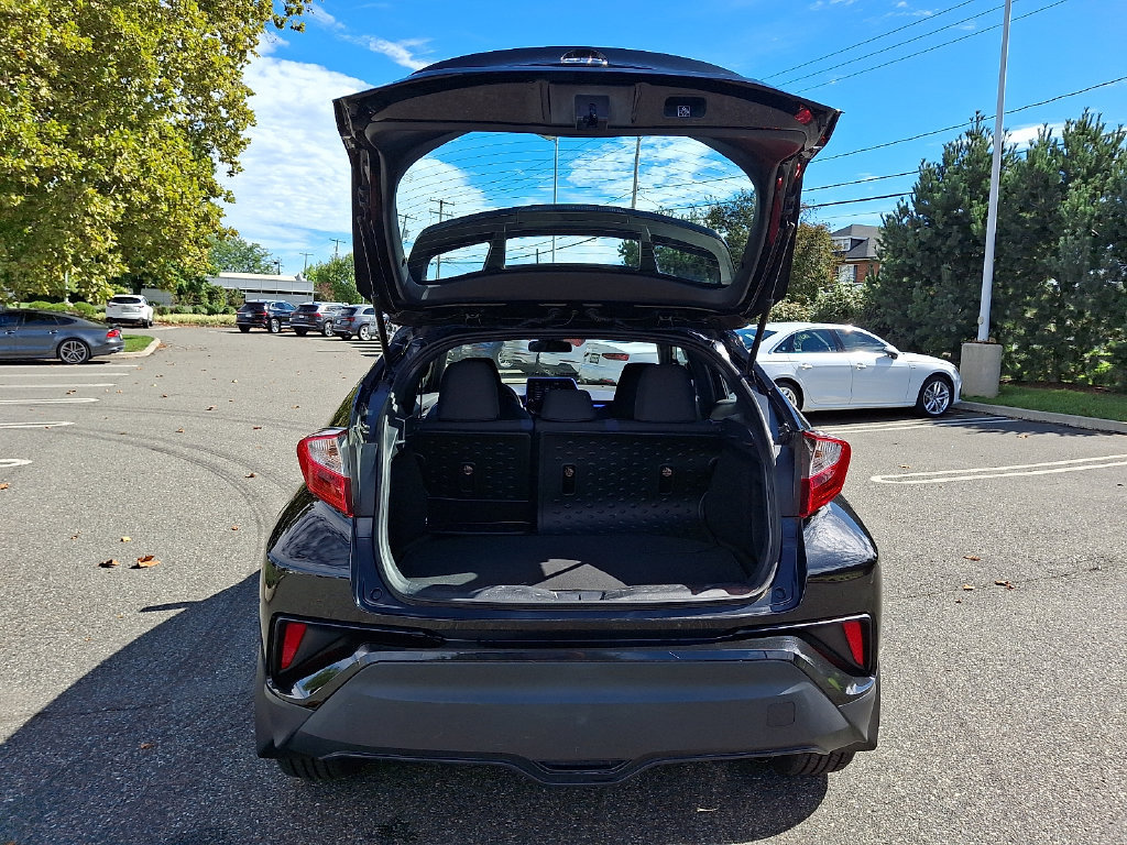 Used 2021 Toyota C-HR XLE FWD image 27
