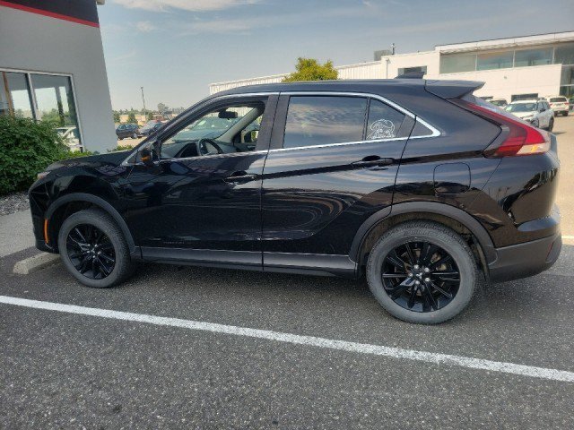 Used 2023 Mitsubishi Eclipse Cross LE AWD/4WD image 2