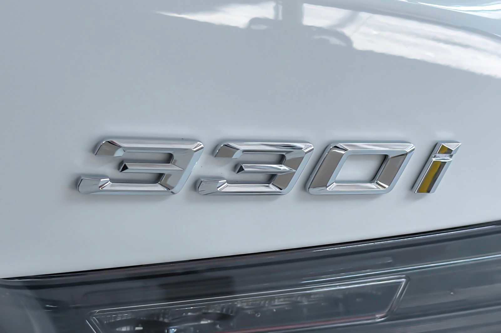 Used 2023 BMW 330i Sedan w/ Premium Package image 27