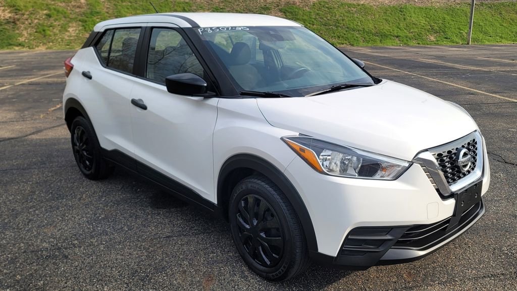 Used 2020 Nissan Kicks S image 2
