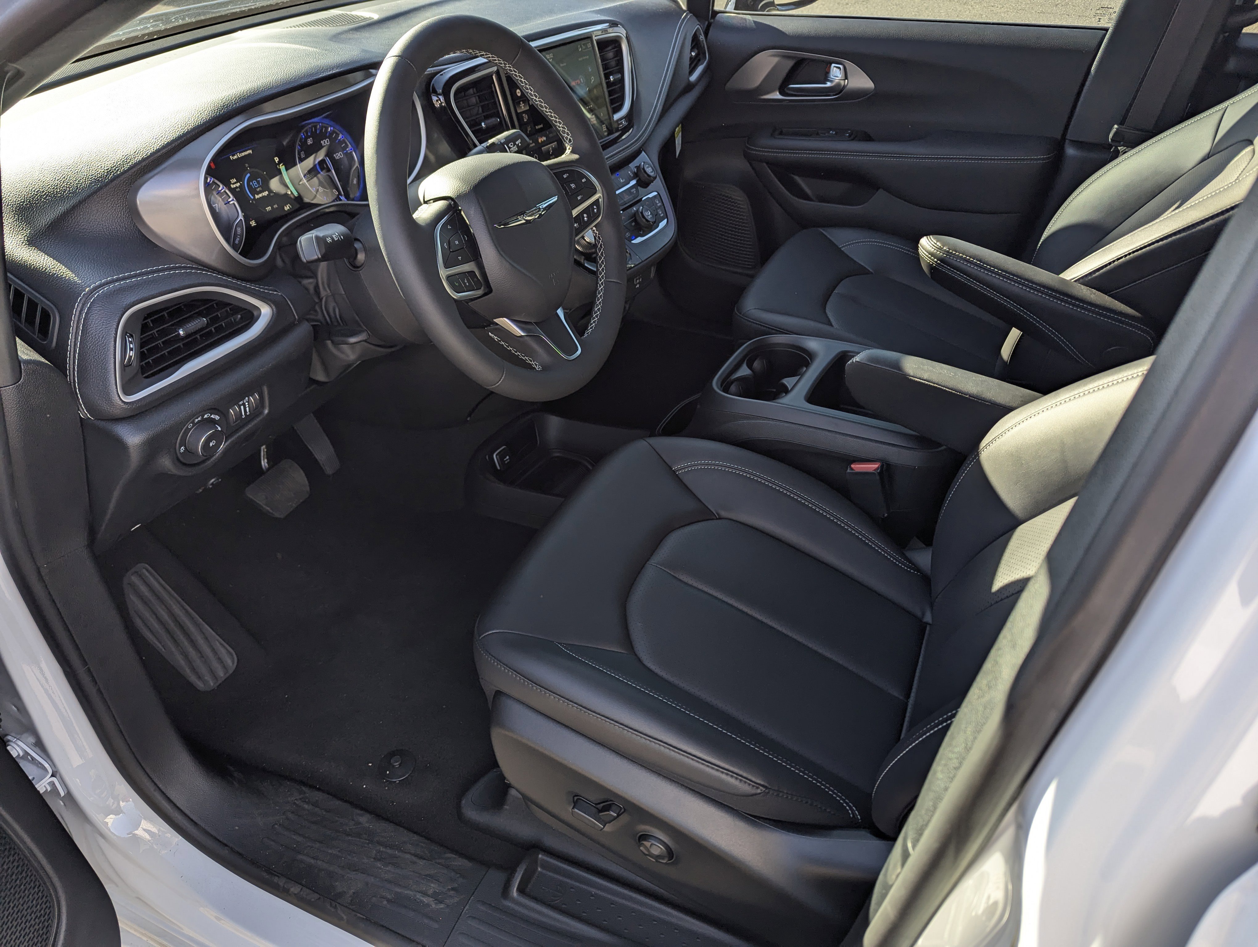 New 2026 Chrysler Pacifica Select image 9