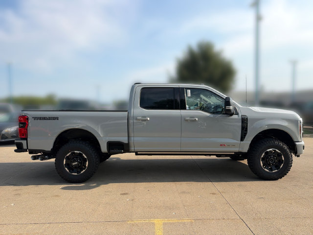 New 2026 Ford F350 Platinum w/ Tremor Off-Road Package AWD/4WD image 4