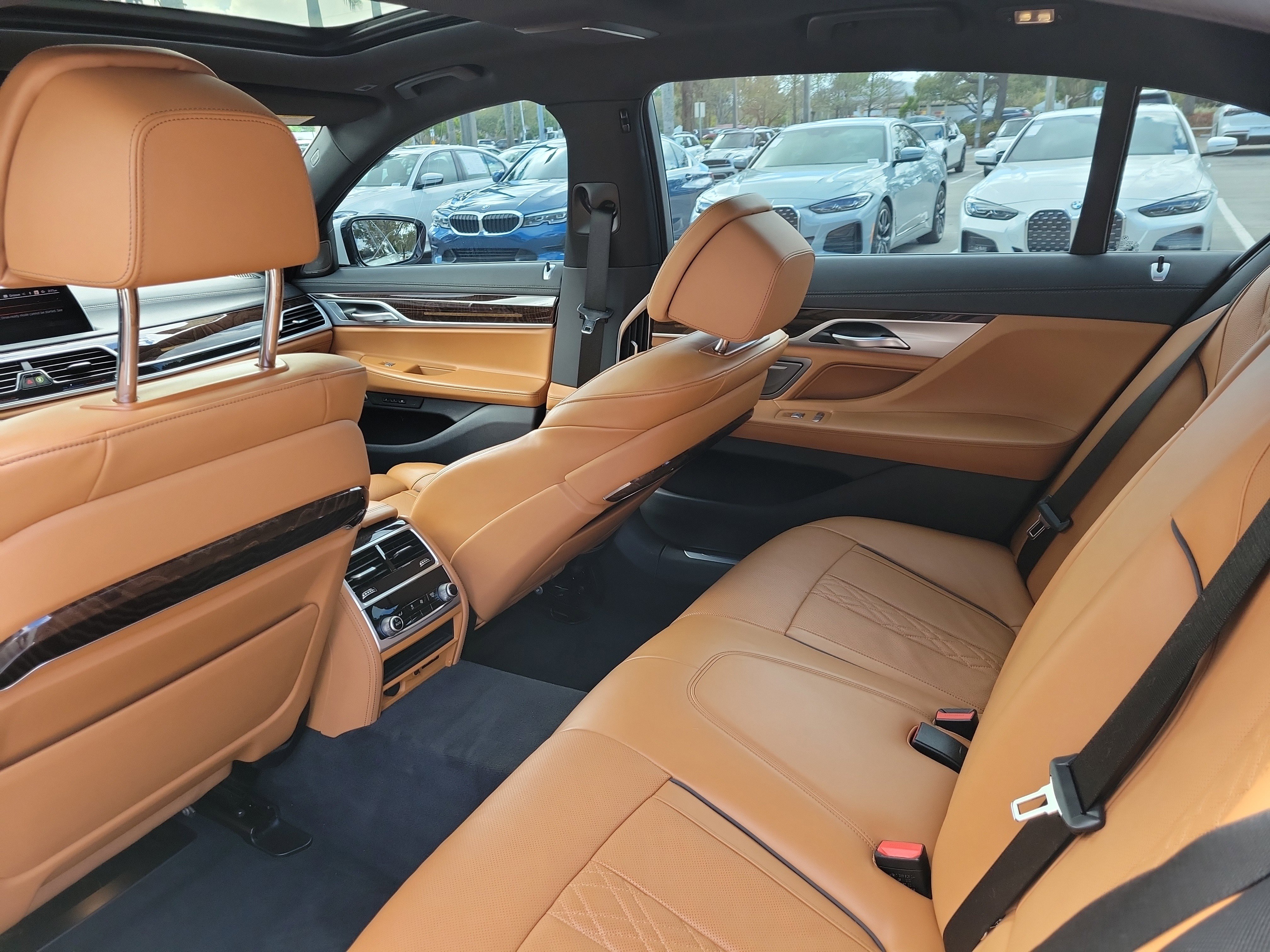 Used 2022 BMW 750i xDrive w/ M Sport Package image 10