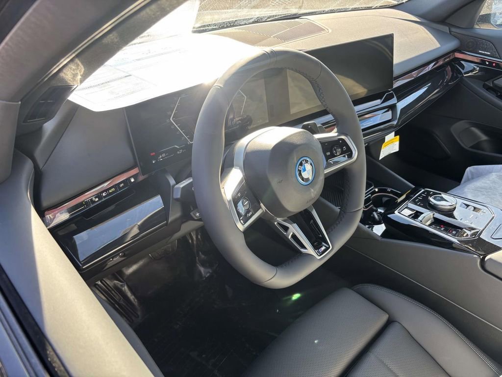 New 2026 BMW 550e xDrive image 9