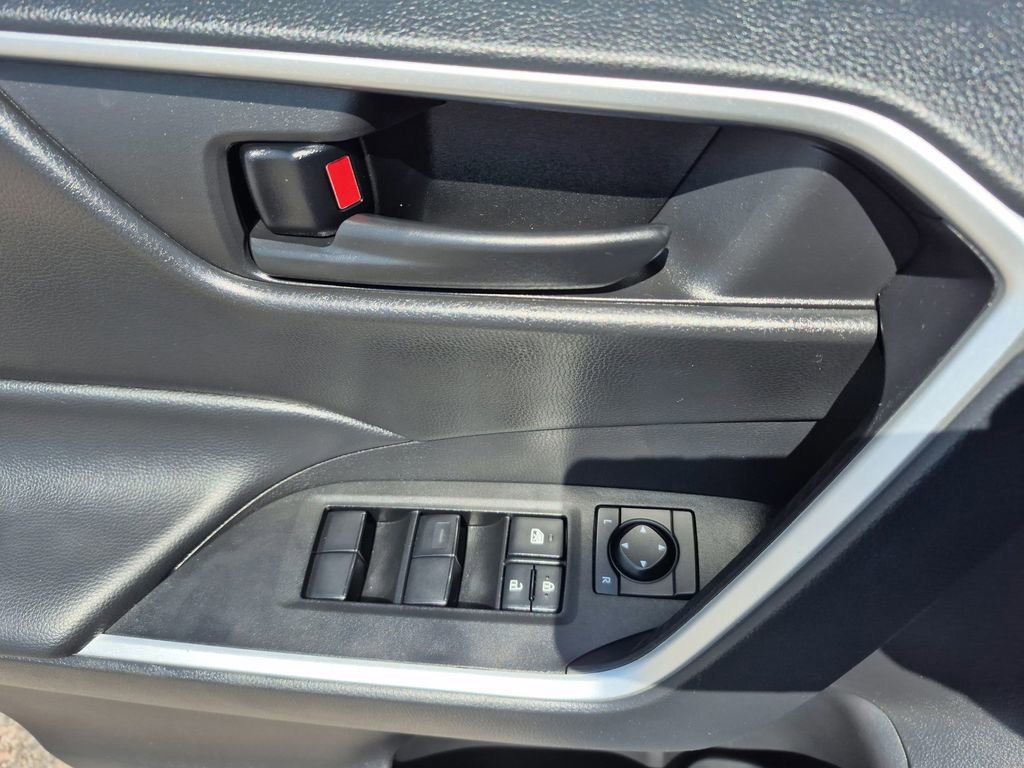 Used 2024 Toyota RAV4 LE image 7