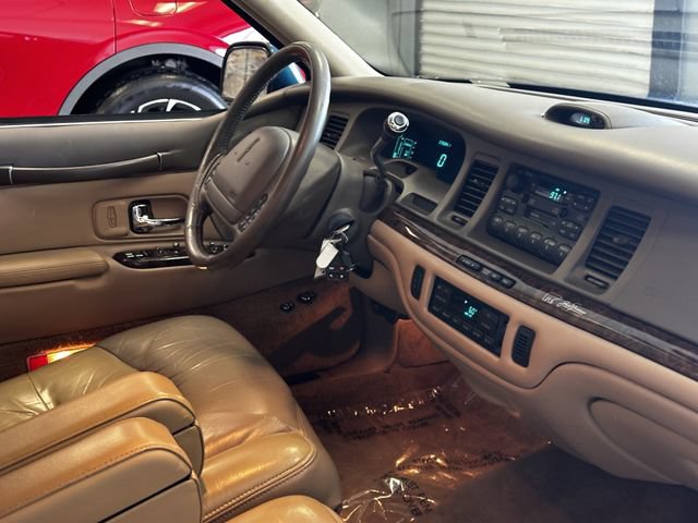 Used 1997 Lincoln Town Car Signature RWD image 29