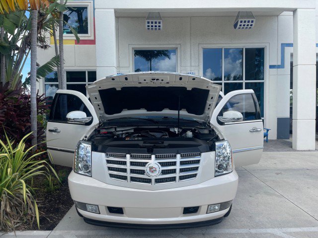 Used 2013 Cadillac Escalade 2WD image 18