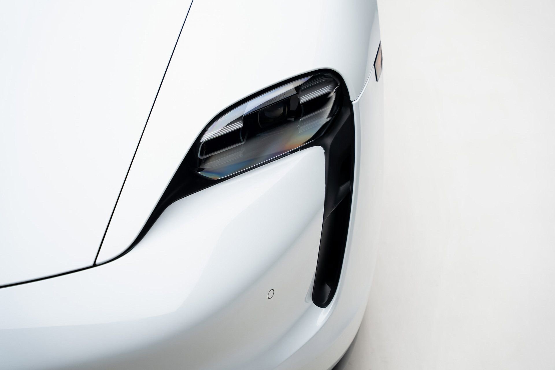 Used 2022 Porsche Taycan image 10