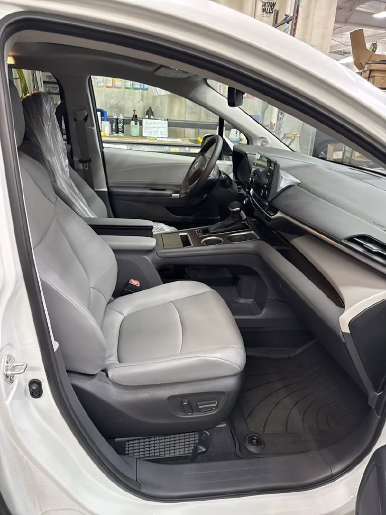 Used 2024 Toyota Sienna XLE image 20