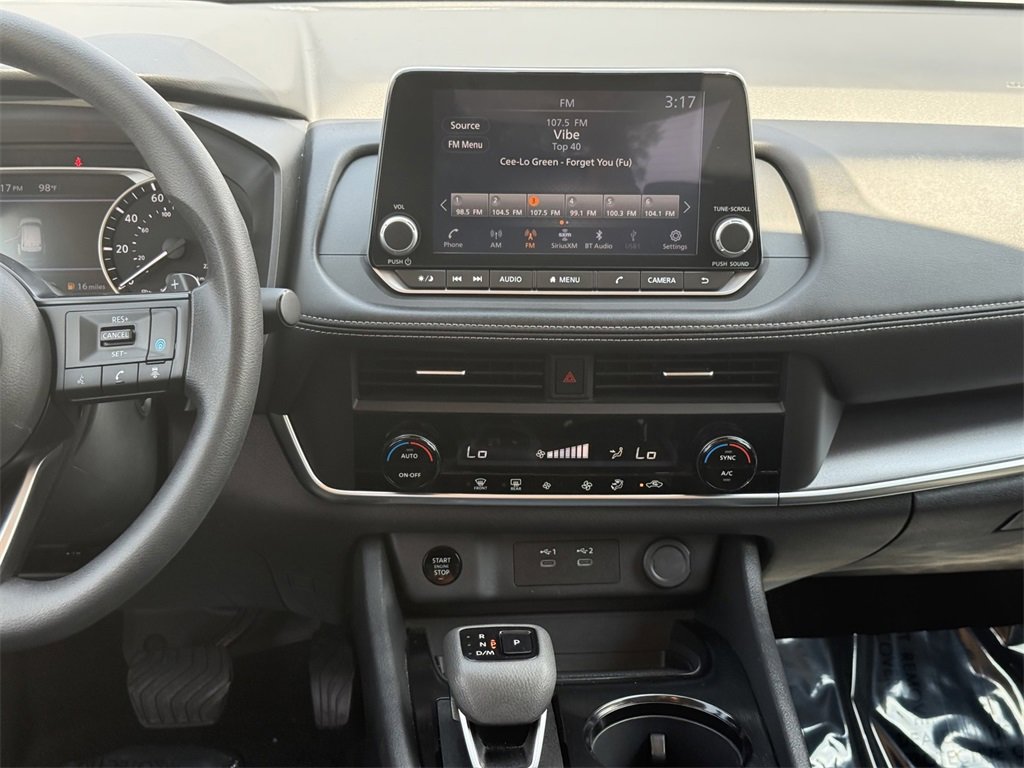 Used 2024 Nissan Rogue SV image 16