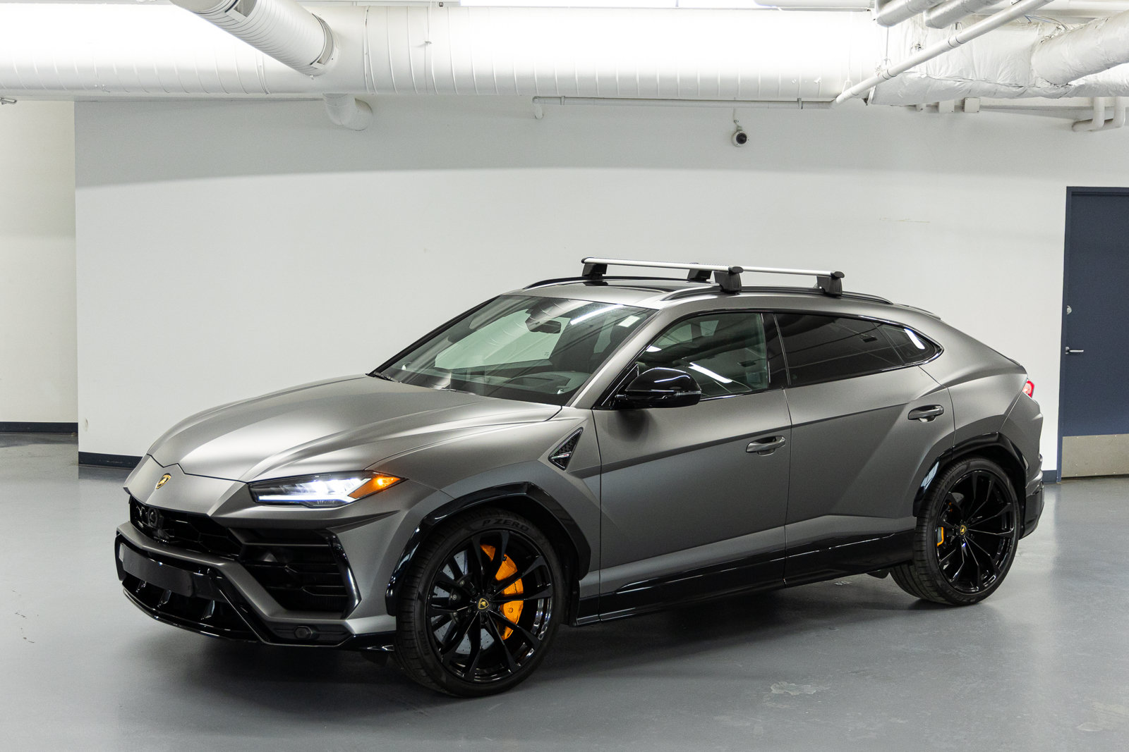 Used 2022 Lamborghini Urus AWD/4WD image 2