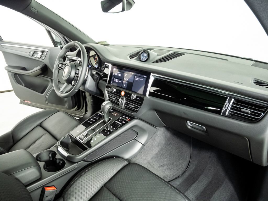 New 2026 Porsche Macan image 25