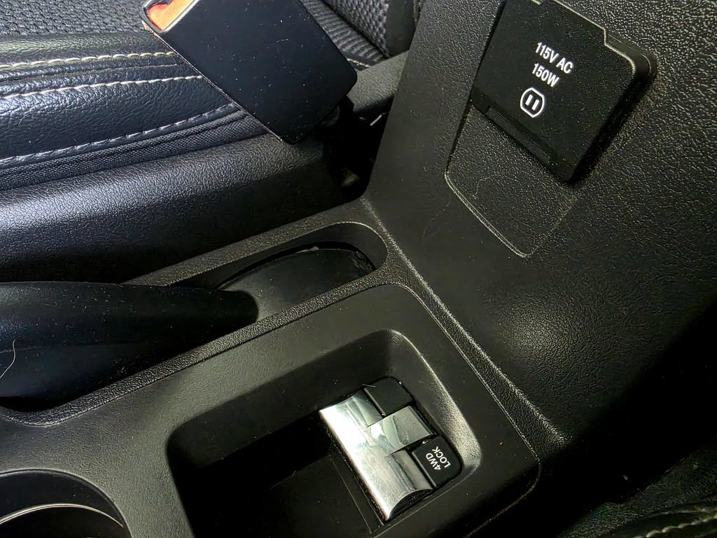 Used 2017 Jeep Compass Latitude AWD/4WD image 34