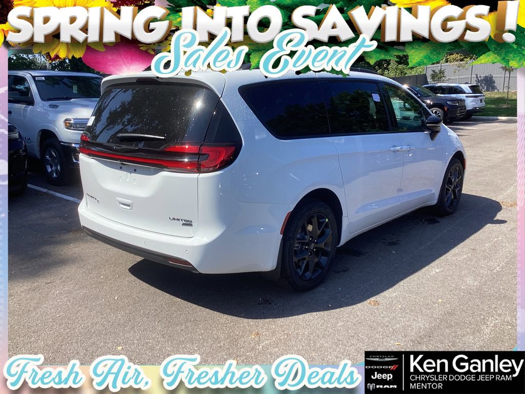 New 2026 Chrysler Pacifica Limited w/ Uconnect Theater Family Group image 8