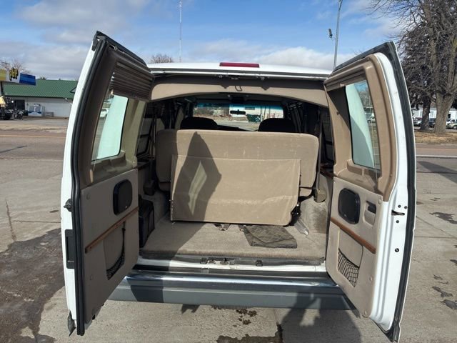 Used 1999 Ford E-150 and Econoline 150 image 16