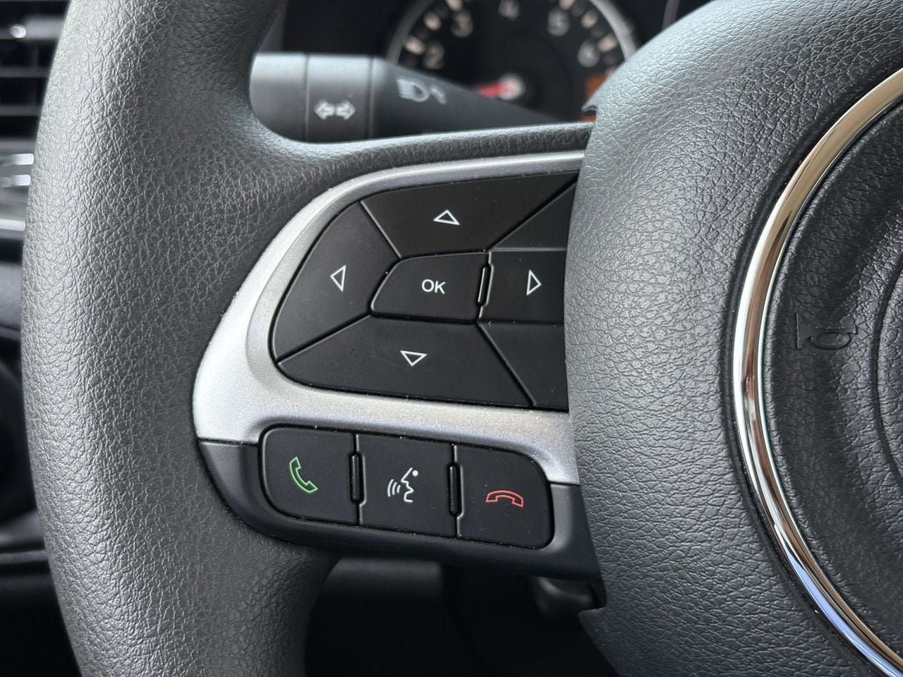Used 2023 Jeep Renegade Latitude AWD/4WD image 16