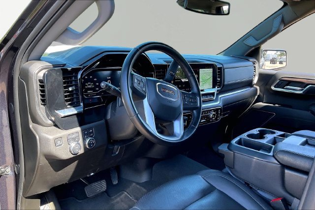 Used 2025 GMC Sierra 1500 SLT AWD/4WD image 12