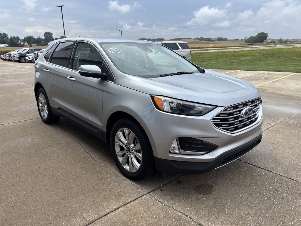 Used 2024 Ford Edge Titanium video 3