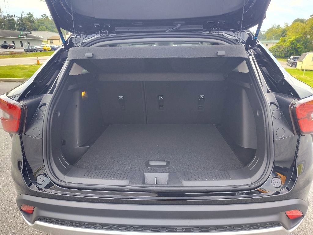 Used 2024 Chevrolet Trax LT w/ Sunroof Package image 10