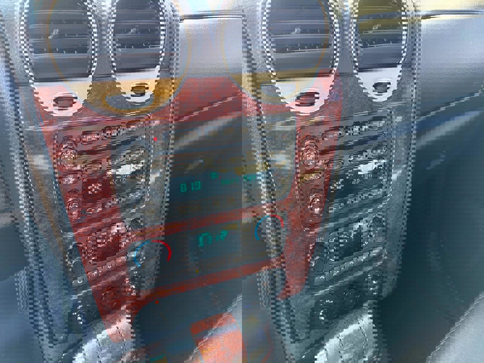 Used 2006 GMC Envoy Denali image 9